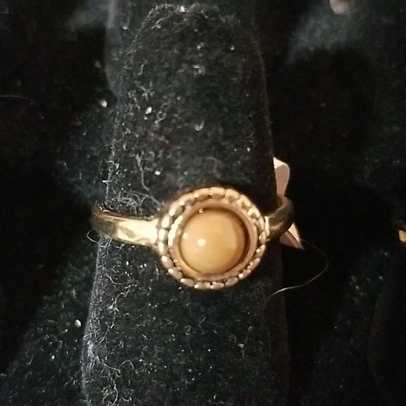 Dainty Stone Round Ring Size 8 -- 4 Choices - Picture 5 of 5